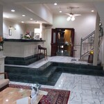 オーベルジュ はなぶさ 日光 - ラウンジの先に、朝食会場入口があります