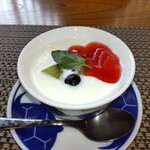 オーベルジュ はなぶさ 日光 - ヨーグルト苺ソース