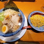 Champon Tei Souhonke - 特製豚そばブラック、半炒飯、叉焼トッピング