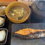 炭火焼和めし処 しんぱち食堂 - 鮭西京焼き定食