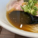 淡麗拉麺 己巳 - 鰹出汁香る和なスープ