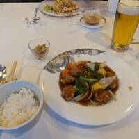 揚州名菜 秦淮春 - 単品オーダーの酢豚、ライス、ジョッキ生