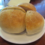 トラットリア フランコ - ＜再訪の写真＞パンは、前回のフォカッチャの方が美味しかったかな～。