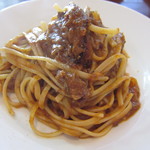 トラットリア フランコ - ＜再訪の写真＞ミートソース。ひき肉のそれではなく、牛肉すね肉のビール煮みたいな味でした。美味しいけれど、ちょっとクセがあるので好みが分かれるかも。私は、次回はチョイスしないかな（＾＾；）