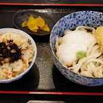 Ume Hachi - 今日のうどん定食（ちくわ天と山かけうどん、ひじき豆かやくごはん）
