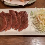 日本料理 田中 ひっつみ庵 - 生ビールセットの牛タン焼き