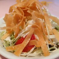 シェフス - ランチのサラダも見事な一品料理。