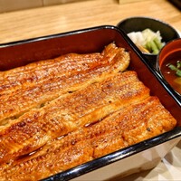 入谷鬼子母神門前のだや - うな重（奥が共水、手前が兼光）