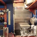 プールトワ - 店内のカウンター席の風景です