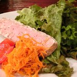 プールトワ - メニューＢ 1500円 の田舎風パテとキャロットラペサラダ添え