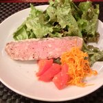プールトワ - メニューＢ 1500円 の田舎風パテとキャロットラペサラダ添え