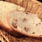 プールトワ - メニューＢ 1500円 の自家製パン