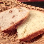 プールトワ - メニューＢ 1500円 の自家製パン