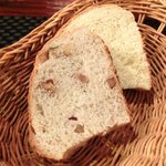 プールトワ - メニューＢ 1500円 の自家製パン