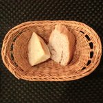 プールトワ - メニューＢ 1500円 の自家製パン