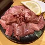 Yakiniku Gonsuke - 厚切りタン食べ比べ 上 880円