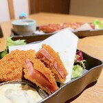 イカの姿造り×九州料理 個室居酒屋 弁慶 - こちらのハムカツは
肉厚ではない(⃔ ꒪꒳꒪̟ )⃕↝