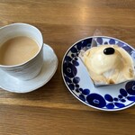 Cafe&菓子 まんまる実柑 - ごまのブランマンジェ＋ミルクティー 940円