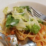 キッチン ブルー グローブ - 最後はサラダドレッシング、アマトリチャーナソースを残したくなくて、まとめました