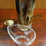キッチン ブルー グローブ - ミルクを入れます