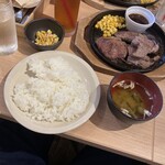 Grill Kichen WAT - ランチステーキ300G