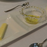 シェ・モンピエール - パンに付ける、バター・オリーブオイル・岩塩バター