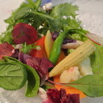 シェ・モンピエール - 季節のお野菜とハマグリ・すだちの香り。（崩して、敷き詰められた温野菜を撮影）