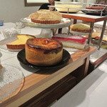 シェ・モンピエール - 食後のお楽しみ♪ワゴン２台で運ばれるデザート。