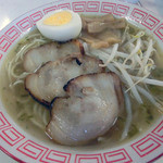 讃岐うどん みさと - 野菜のスープと親鶏からとったスープを合わせて作ったオリジナル塩ラーメン（500円）