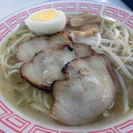 讃岐うどん みさと - 野菜のスープと親鶏からとったスープを合わせて作ったオリジナル塩ラーメン（500円）