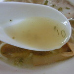 讃岐うどん みさと - 野菜のスープと親鶏からとったスープを合わせて作ったオリジナル塩ラーメン（500円）