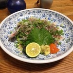 前菜屋 - 余りの美味しさに身体を仰け反らせてしまった鰹のたたきならぬ秋刀魚のたたき。此れはワザアリの一品です。