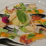 シェ・モンピエール - イカ墨と柑橘系のソースがマッチ。色味も綺麗。