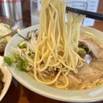 Wakamizu Hanten - 麺リフト。