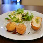 レストランカフェ アーネソナンサ - 前菜プレート(サラダ、前菜、バゲット)