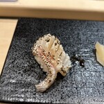 寿司のあおやま - 鯛の腹の部分を炙りで！！