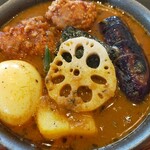 松のや - 四季の野菜と本格唐揚げのスープカレー、アップ