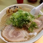 ごっつ - 醤油ラーメン680円
      