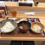 Furaiya - ご飯、お味噌汁、お新香、サラダ
