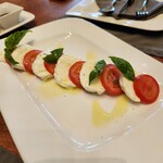 Giovanni's Italian Restaurant - 料理写真:CAPRESE