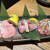炭火焼肉 牛仁 一番町本店 - 