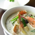 Gaeng Kyaowang Kung (green curry with shrimp)