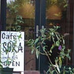 カフェ ソラ - 入口は・・・・・・