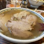 大和 - 三楽ラーメン。チャーシュー分厚いのが一面！