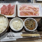 Mai Yakiniku Sutairu Shoutaian - A5ランク黒毛和牛カルビと多幸豚御膳　858円