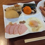 JR九州ホテルブラッサム大分 - 肉じゃがやら、目玉焼きやら、ハムでございます…