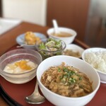 赤坂四川飯店 - ツレはランチセットを注文