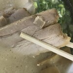 ラーメンまむし - チャーシューはこんな感じ