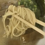 ラーメンまむし - 麺はこんな感じ