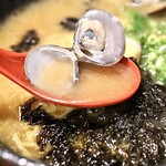 Shimijimi - しじみ出汁に鶏白湯を加えた味噌スープ